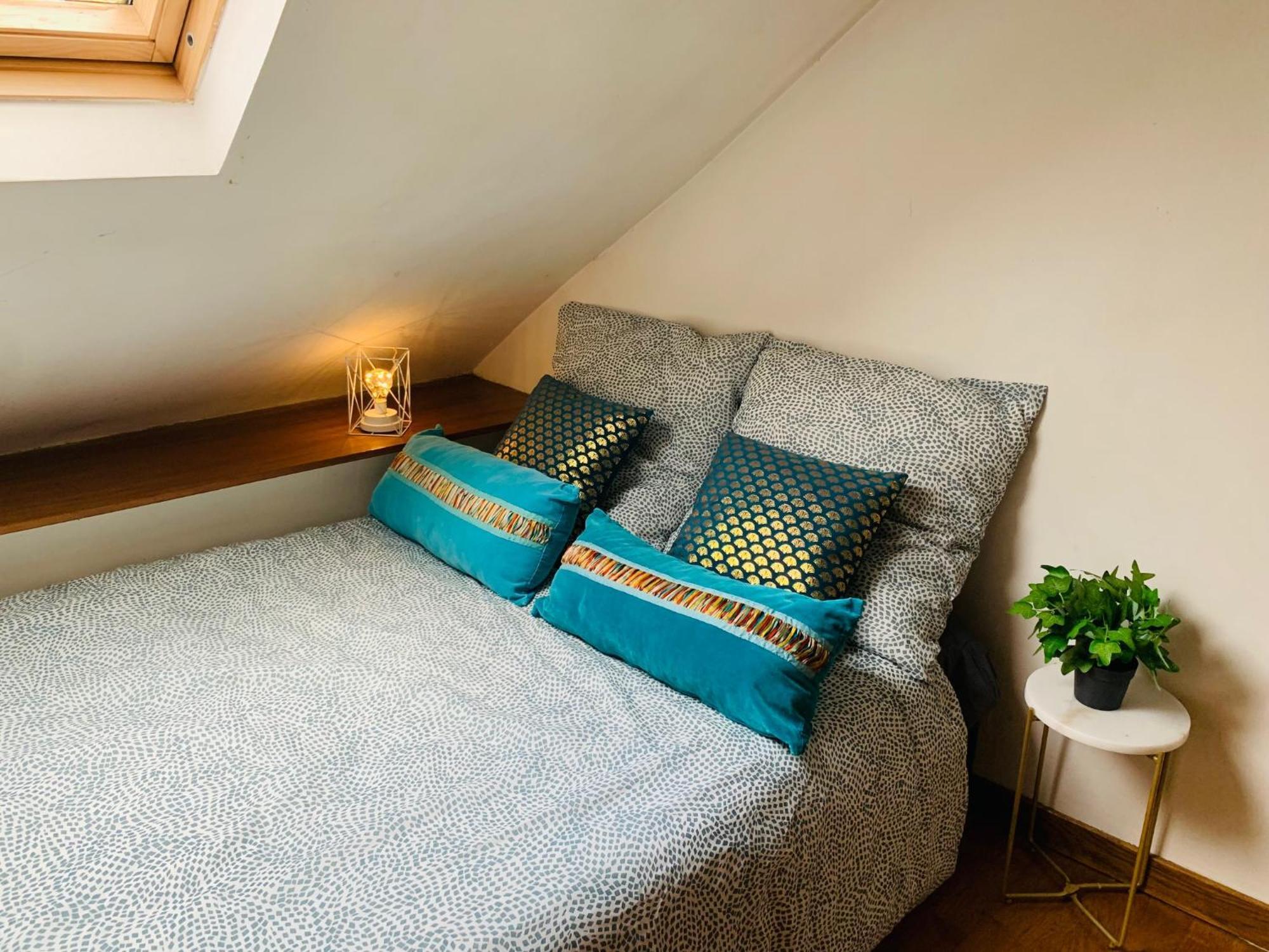 Cosy Studio Design With Modern Bathroom Vaureal Exteriér fotografie