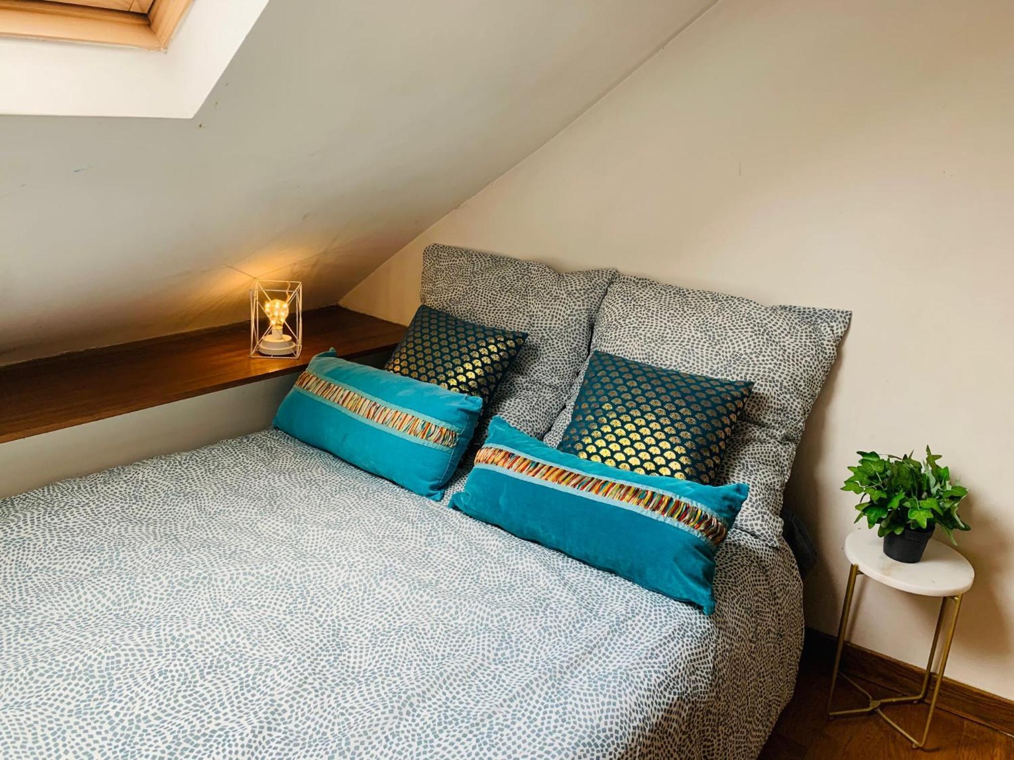 Cosy Studio Design With Modern Bathroom Vaureal Exteriér fotografie